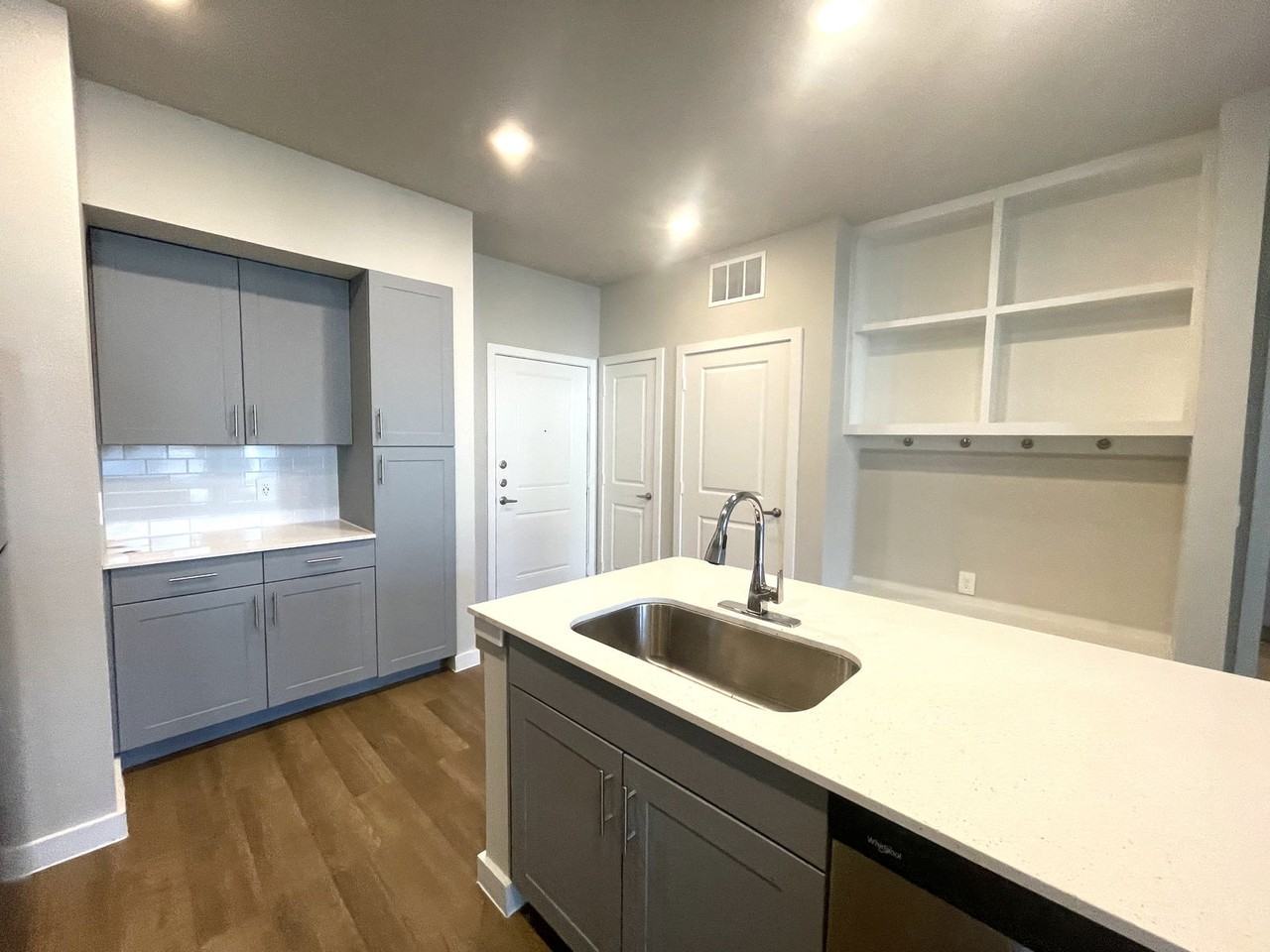3845 Frontier Pkwy #09-103 - Photo 4 of 8