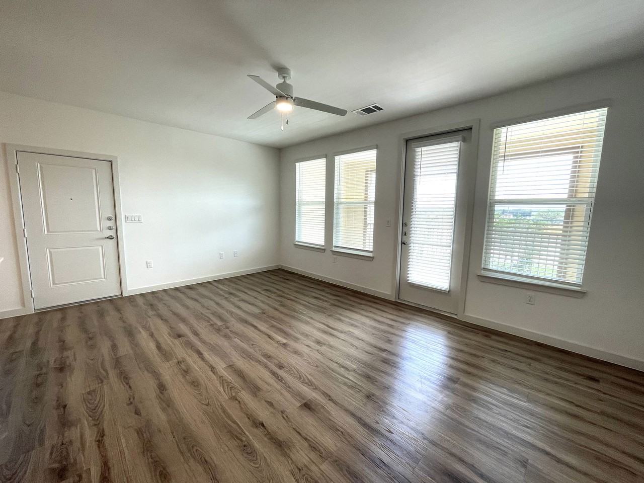 149 Larkspur Park Blvd #09-319 - Photo 6 of 8