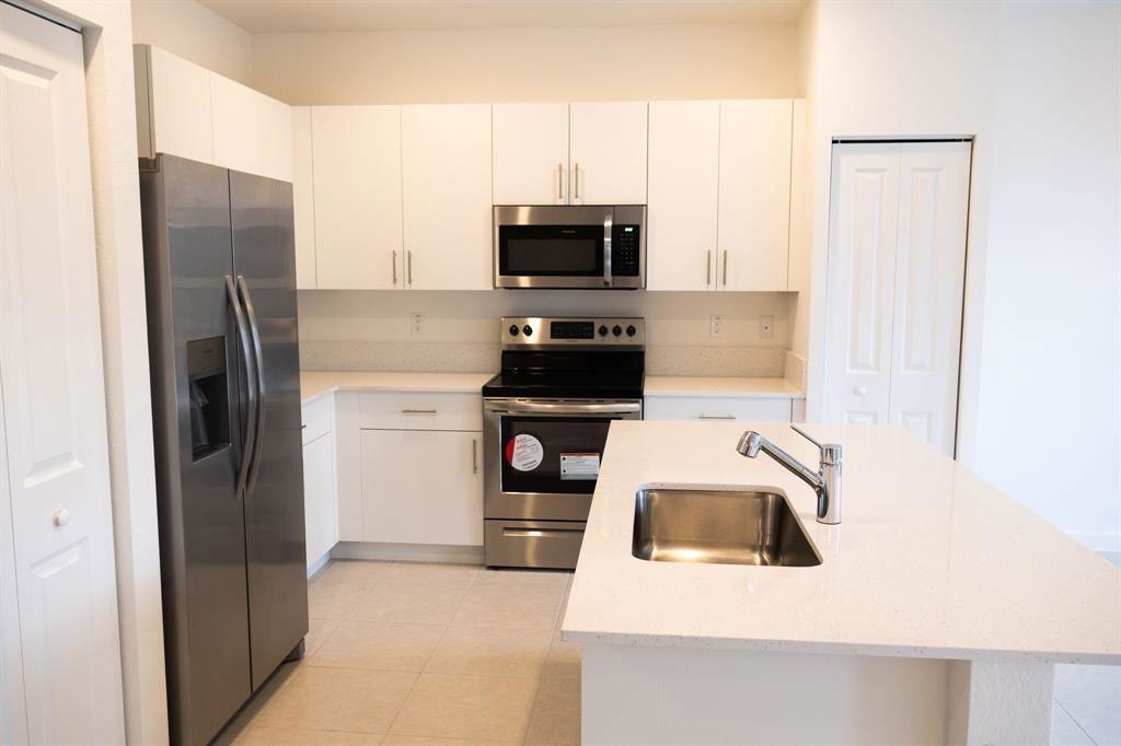 11833 Nw 47th Mnr - Photo 3 of 8