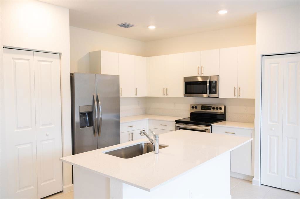 11833 Nw 47th Mnr - Photo 6 of 8