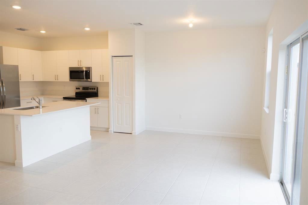 11833 Nw 47th Mnr - Photo 7 of 8