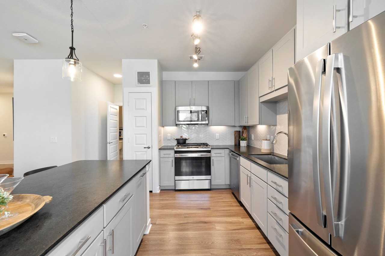 12900 Shadow Creek Pkwy - Photo 4 of 8