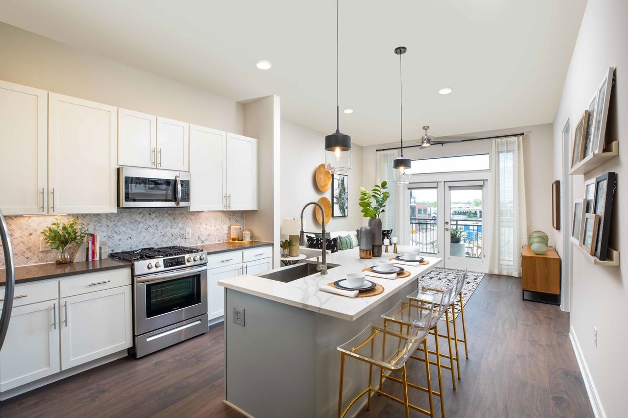 2770 Summer St - Photo 2 of 8