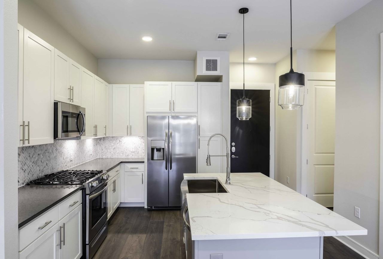 2770 Summer St - Photo 3 of 8