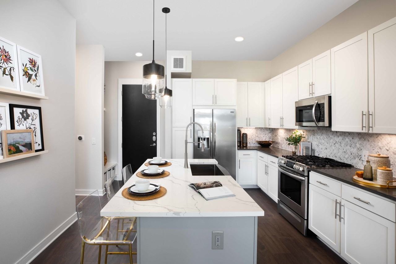 2770 Summer St - Photo 6 of 8