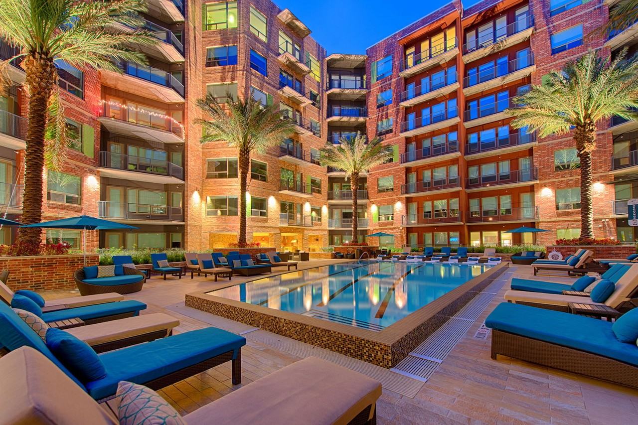 825 Usener St - Photo 2 of 8