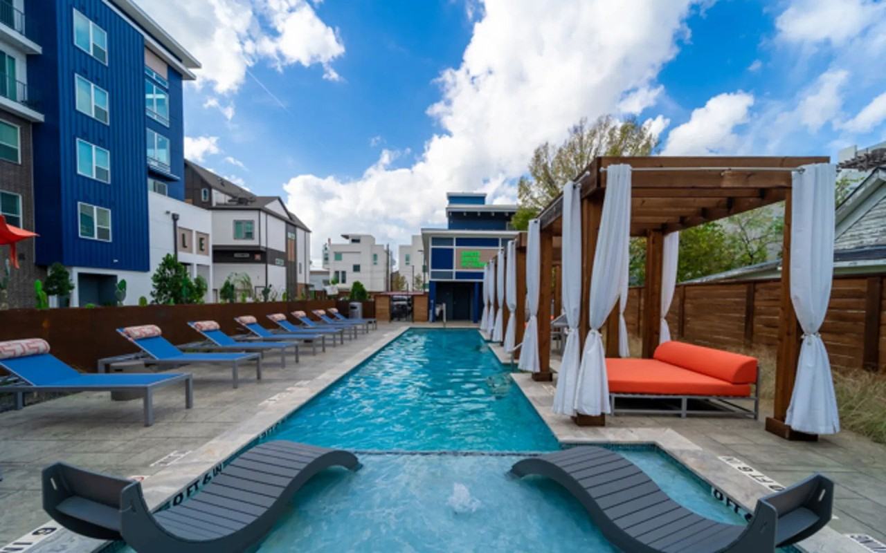 3275 Summer St - Photo 2 of 8