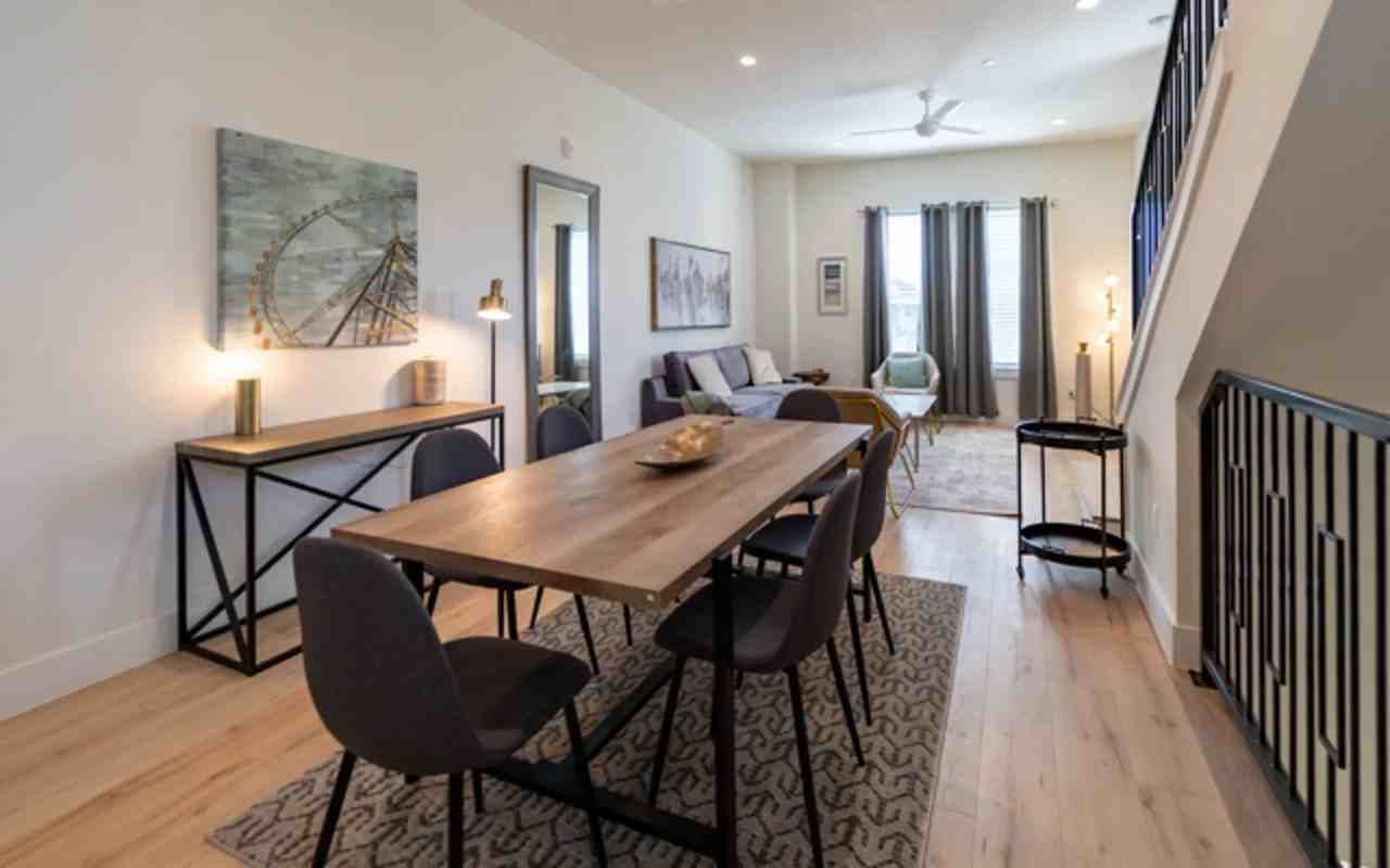 3275 Summer St - Photo 3 of 8