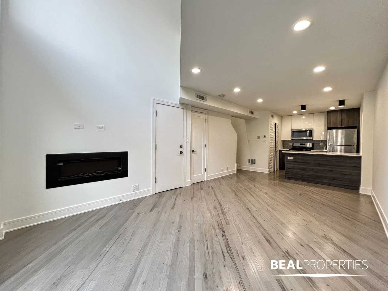 944 W Grace St - Photo 2 of 8