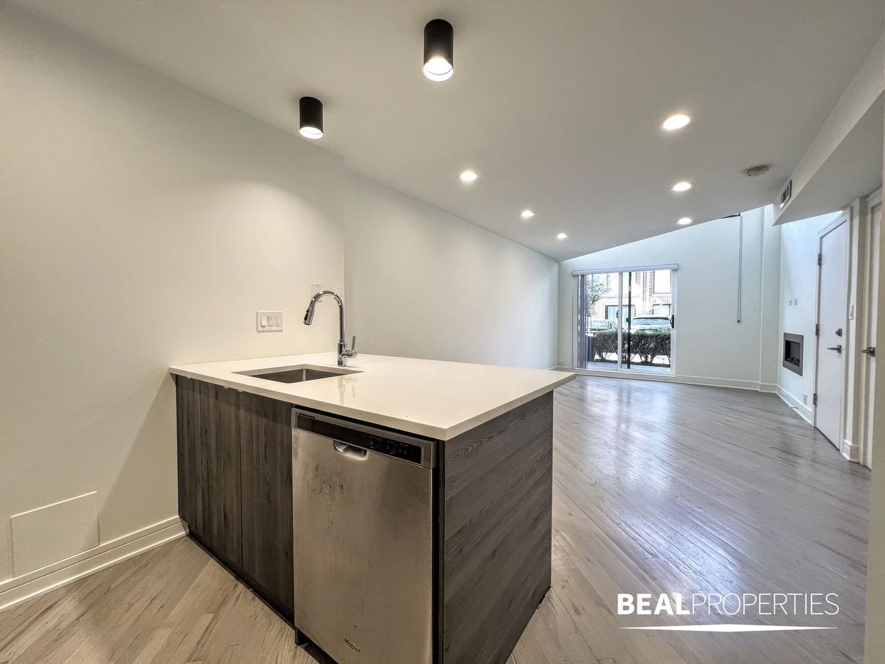 944 W Grace St - Photo 3 of 8