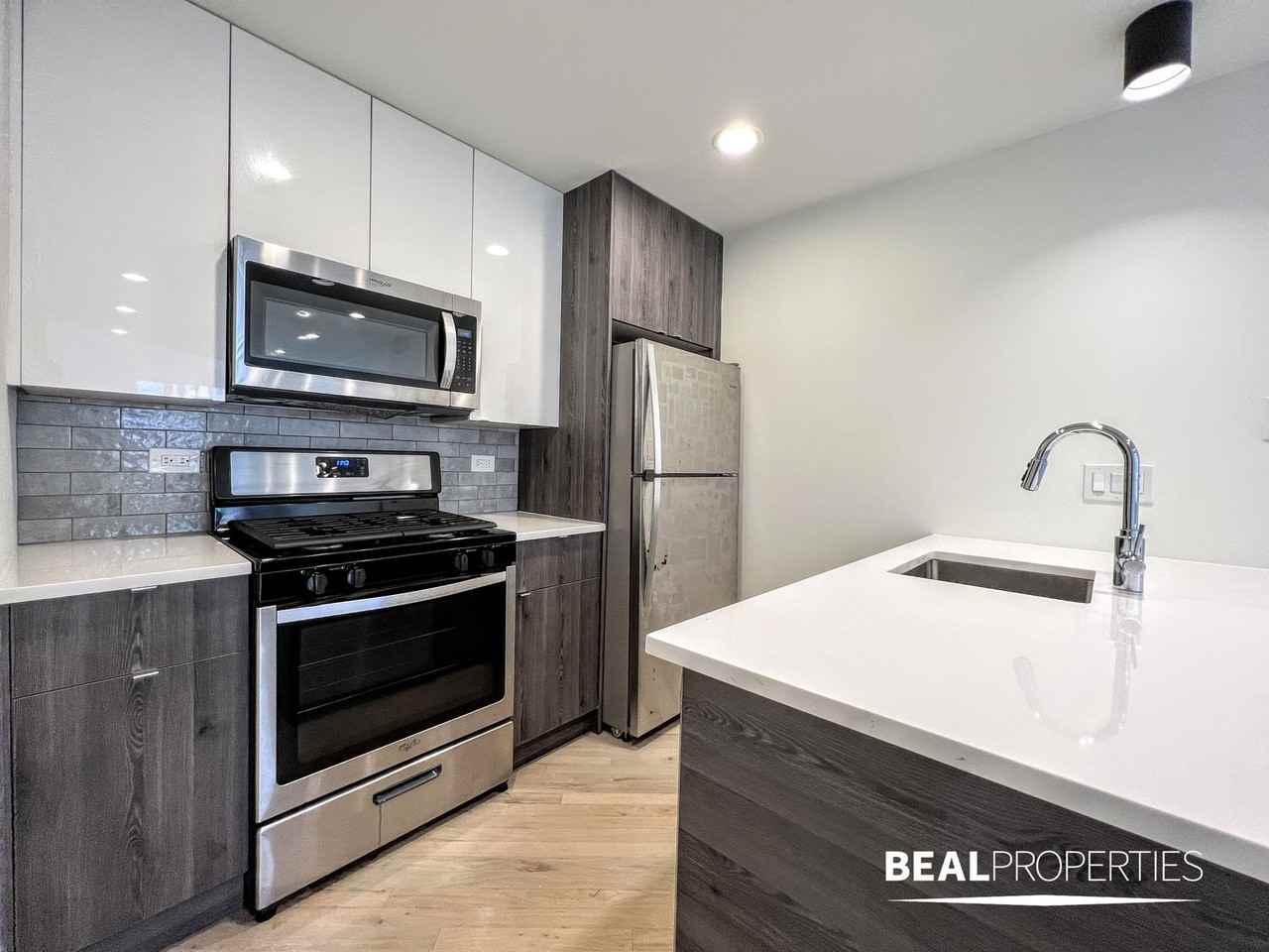 944 W Grace St - Photo 5 of 8