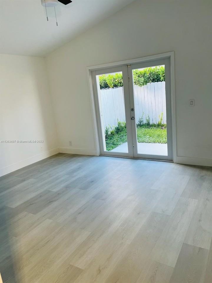 18333 Nw 7th St #1833 - Photo 3 of 5