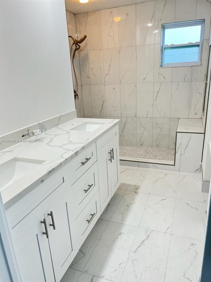 18333 Nw 7th St #1833 - Photo 4 of 5