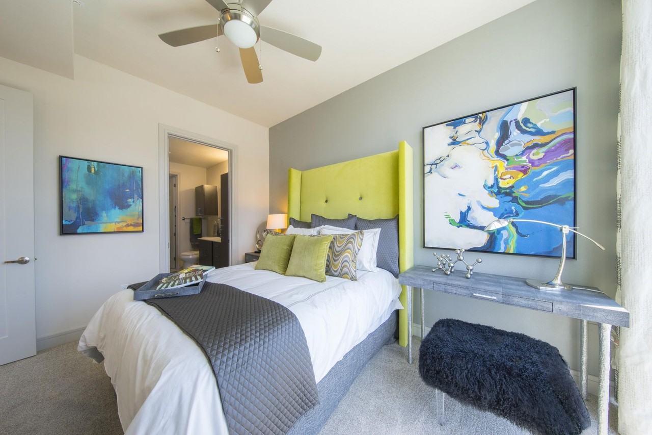 615 W 7th St - Photo 3 of 8