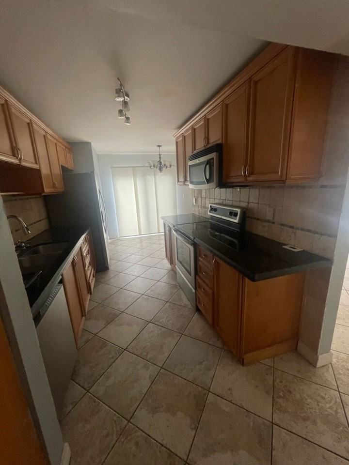 2380 Nw 36th Ave - Photo 2 of 8