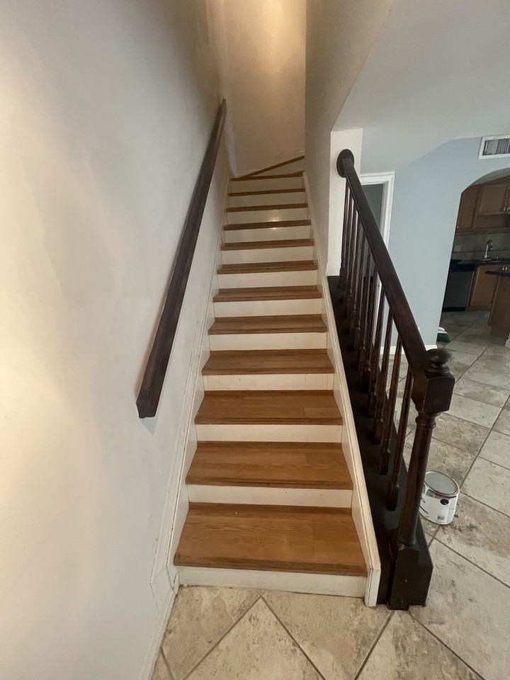 2380 Nw 36th Ave - Photo 3 of 8