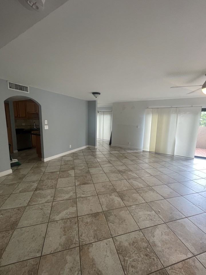 2380 Nw 36th Ave - Photo 4 of 8