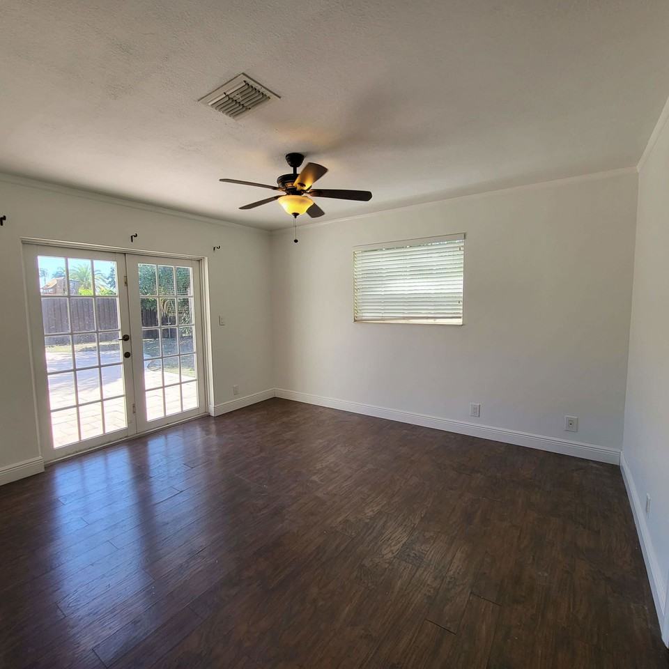 5700 Ne 20th Ave - Photo 6 of 8