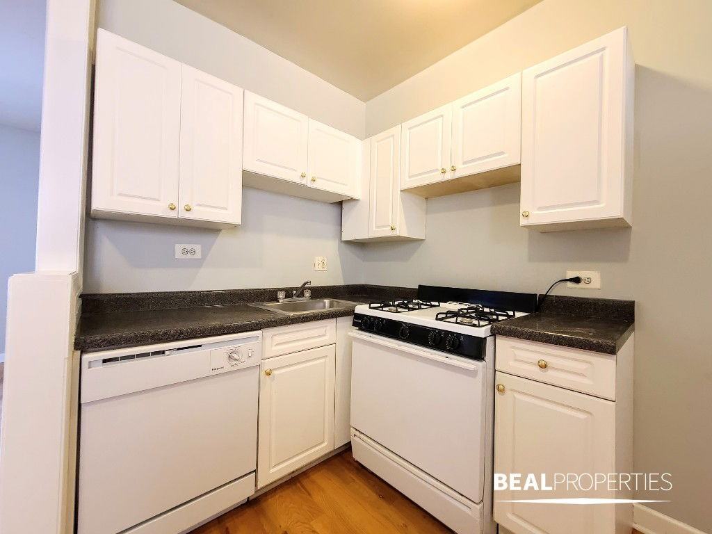 3720 N Pine Grove Ave #20XW