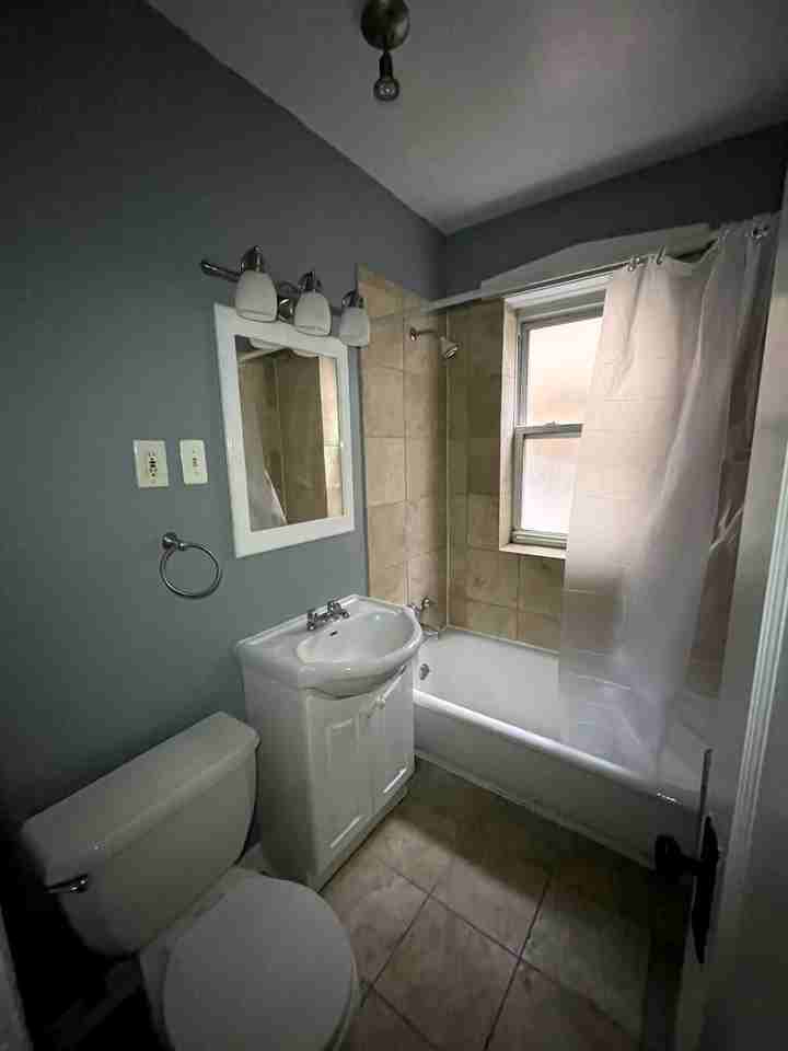 3117 W Foster Ave - Photo 3 of 8