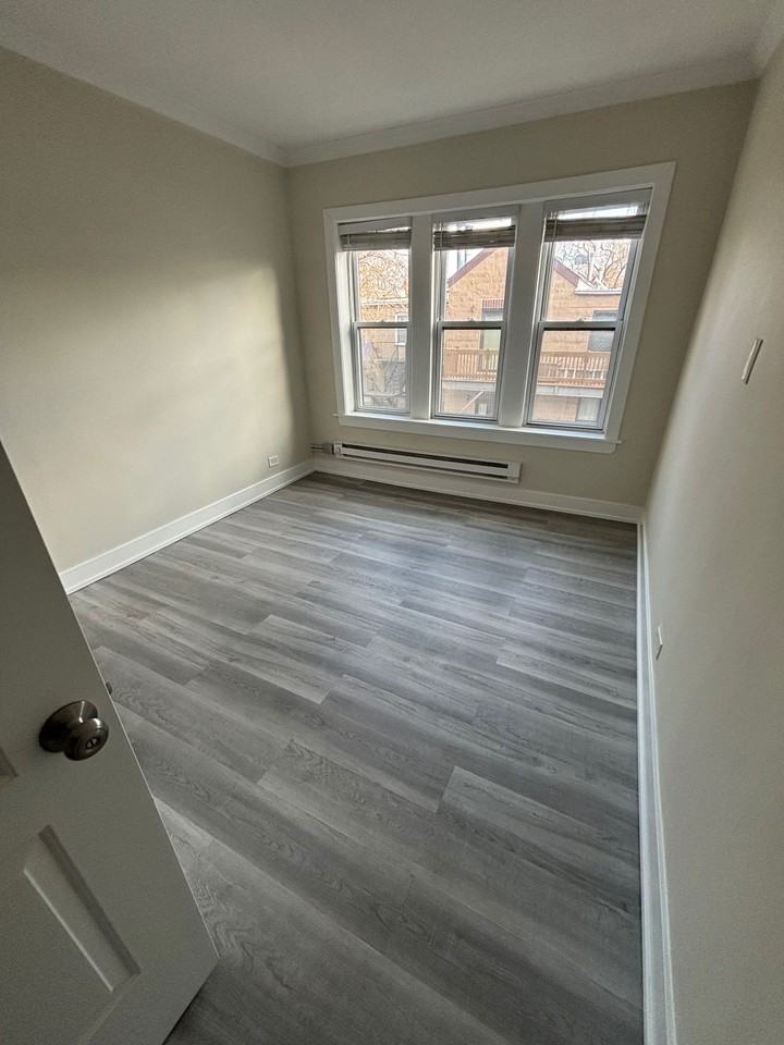 3817 N Greenview Ave - Photo 7 of 8