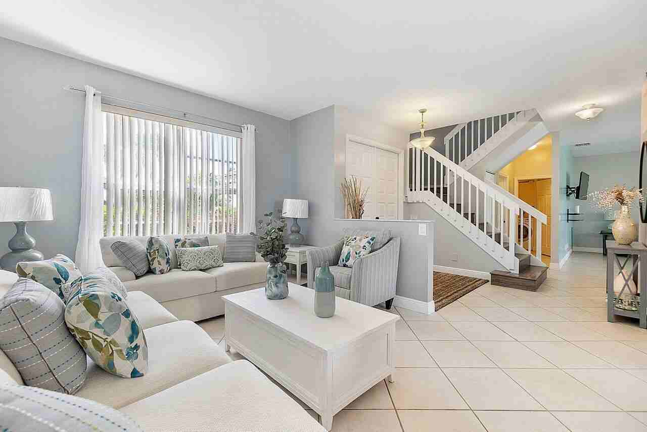 Chesapeake Cir - Photo 3 of 8