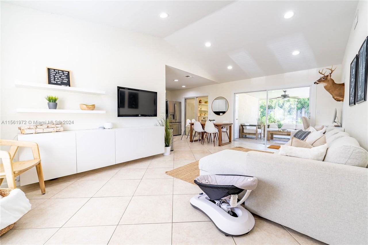 Cloud Lake Cir - Photo 2 of 8