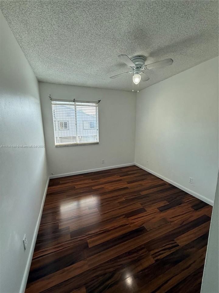 2125 Nw 57th Ave #15E - Photo 4 of 8