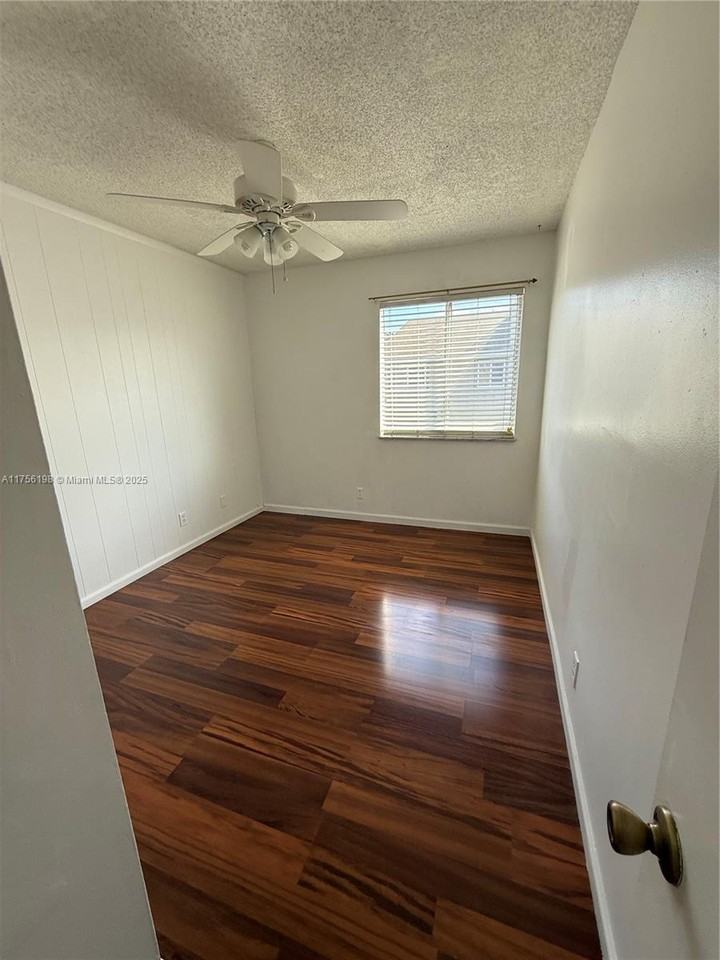 2125 Nw 57th Ave #15E - Photo 5 of 8