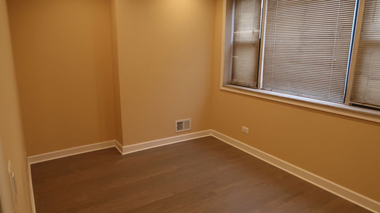 1404 N Ashland Ave #1 - Photo 4 of 8