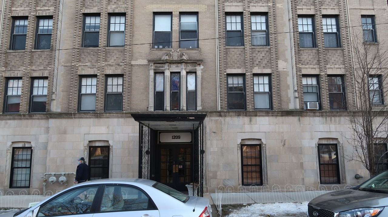 1209 W Sherwin Ave #604