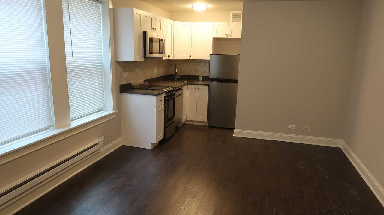 640 W Wrightwood Ave #403 - Photo 2 of 8