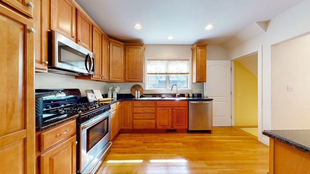 161 Pearl St #A - Photo 6 of 8