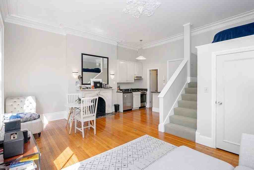 247 Beacon St #4 - Photo 5 of 8