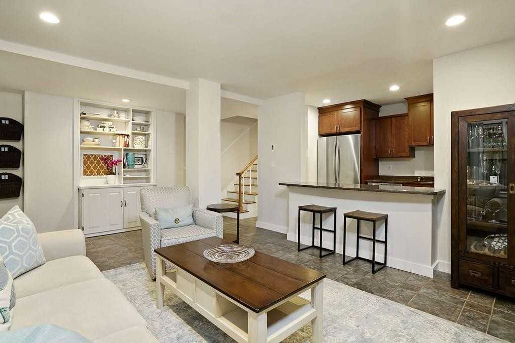 46 Dwight St #1 - Photo 4 of 8