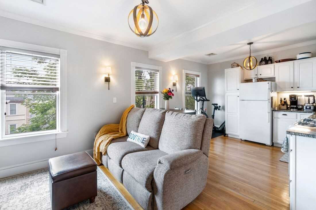 296 W 3rd St #2 - Photo 3 of 8