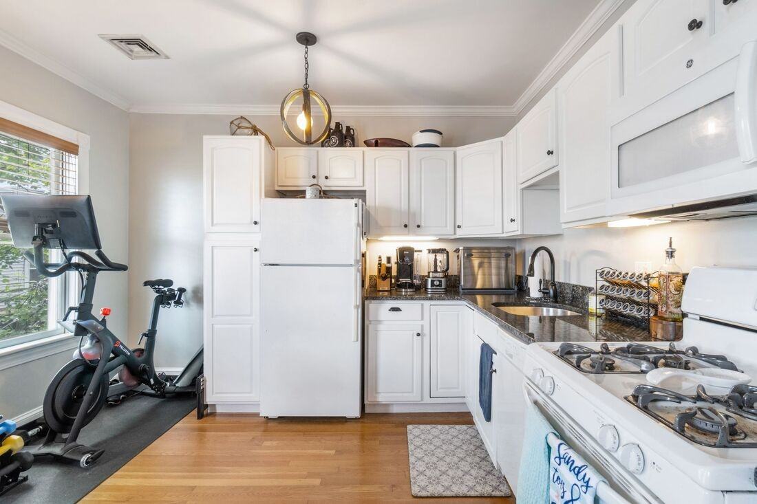 296 W 3rd St #2 - Photo 5 of 8