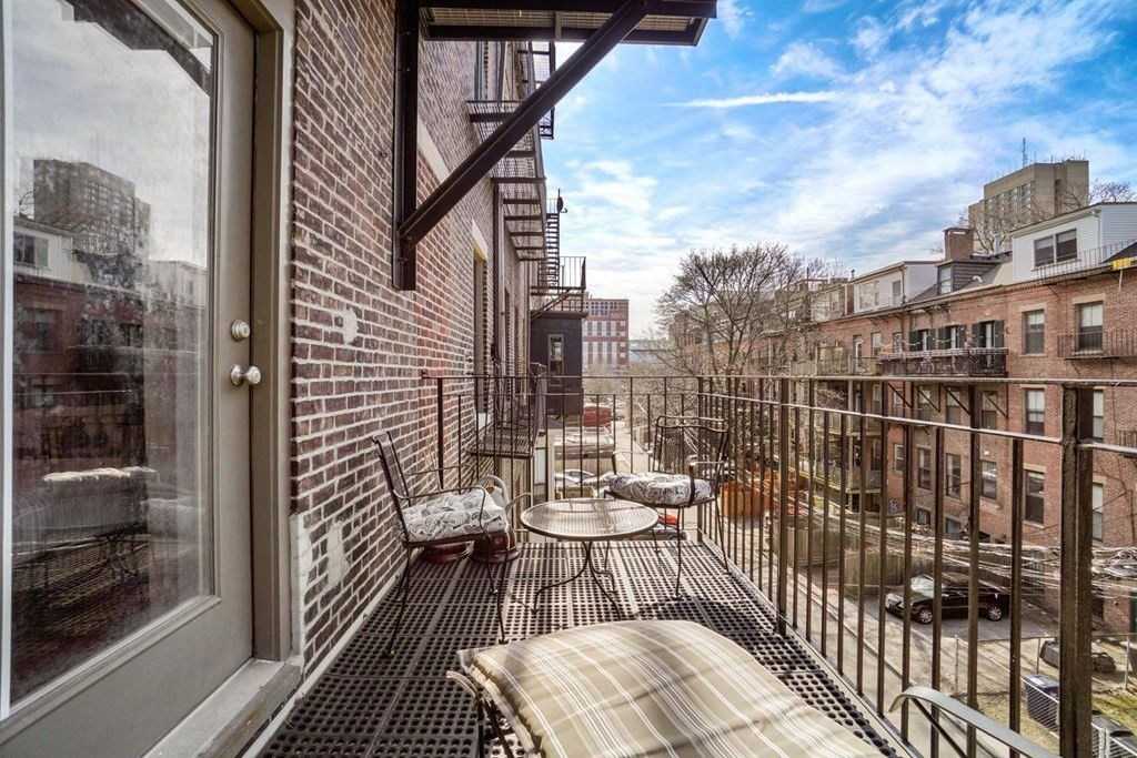 21 Worcester Sq #3R - Photo 7 of 7