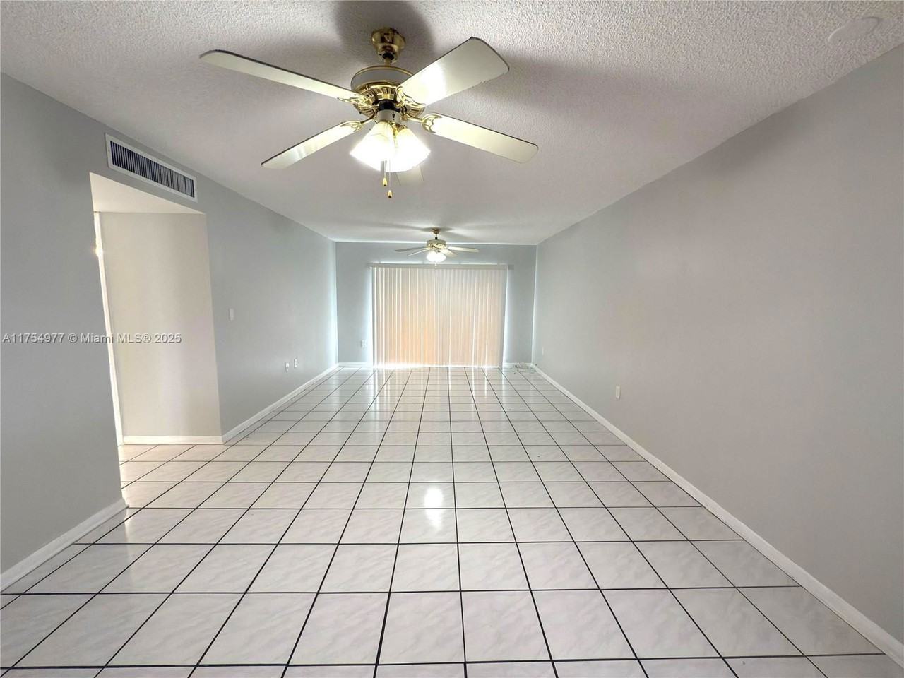 805 W Oakland Park Blvd #D19 - Photo 2 of 8