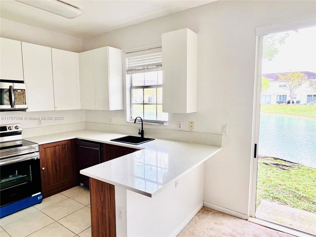 445 Ne 21st Ave - Photo 2 of 8