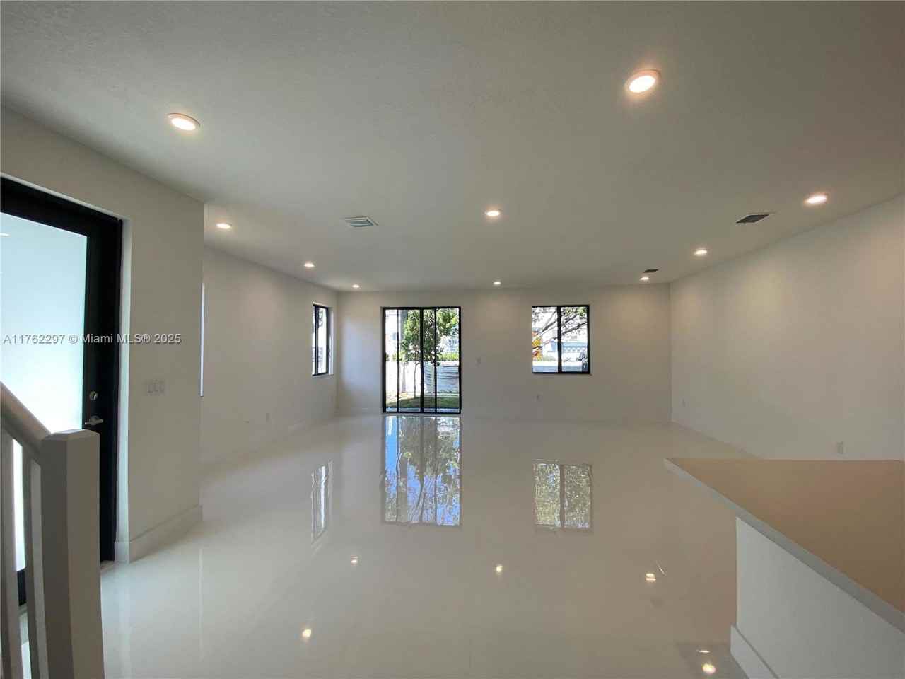 2434 Sw 145th Pl - Photo 3 of 8