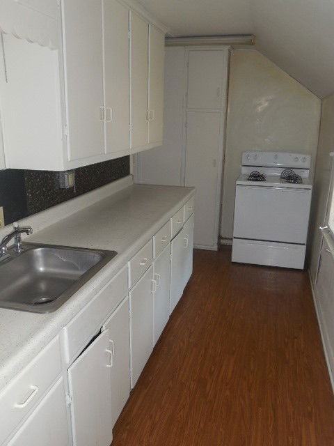 809 W 6th St #F - Photo 6 of 8