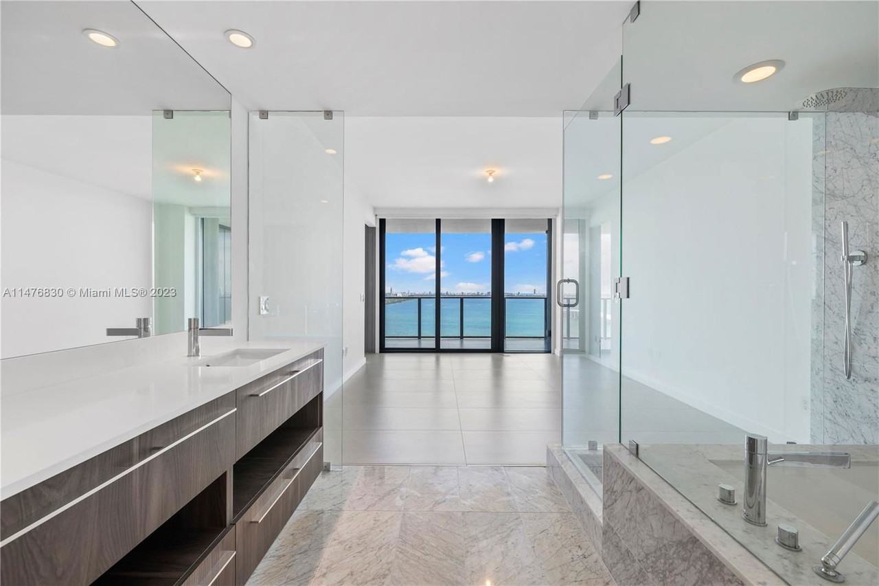 3131 Ne 7th Ave - Photo 3 of 8