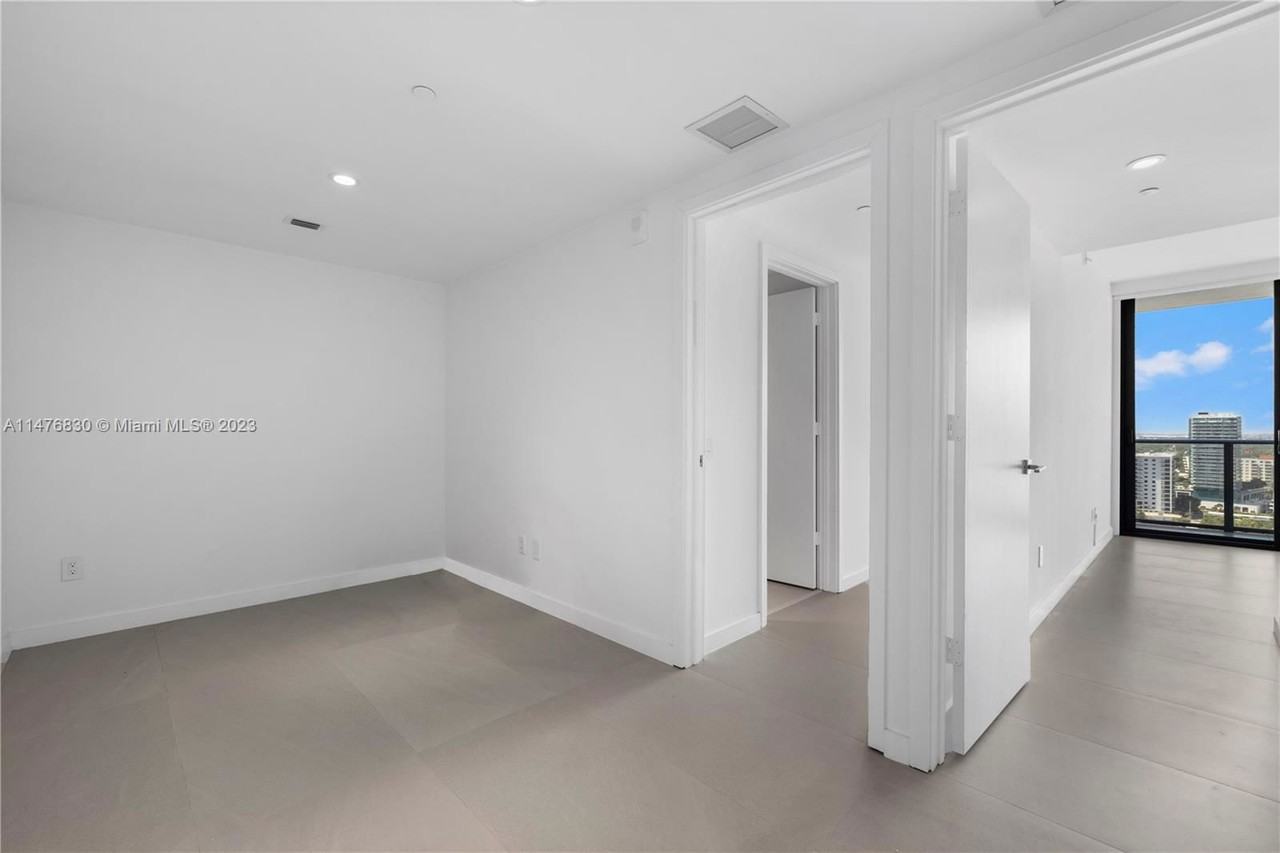 3131 Ne 7th Ave - Photo 5 of 8