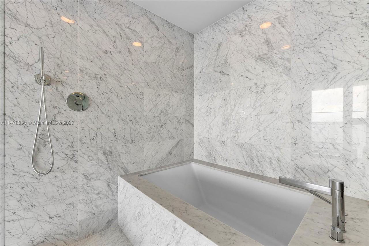 3131 Ne 7th Ave - Photo 6 of 8