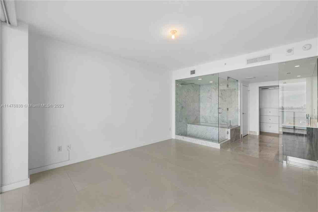 3131 Ne 7th Ave - Photo 7 of 8