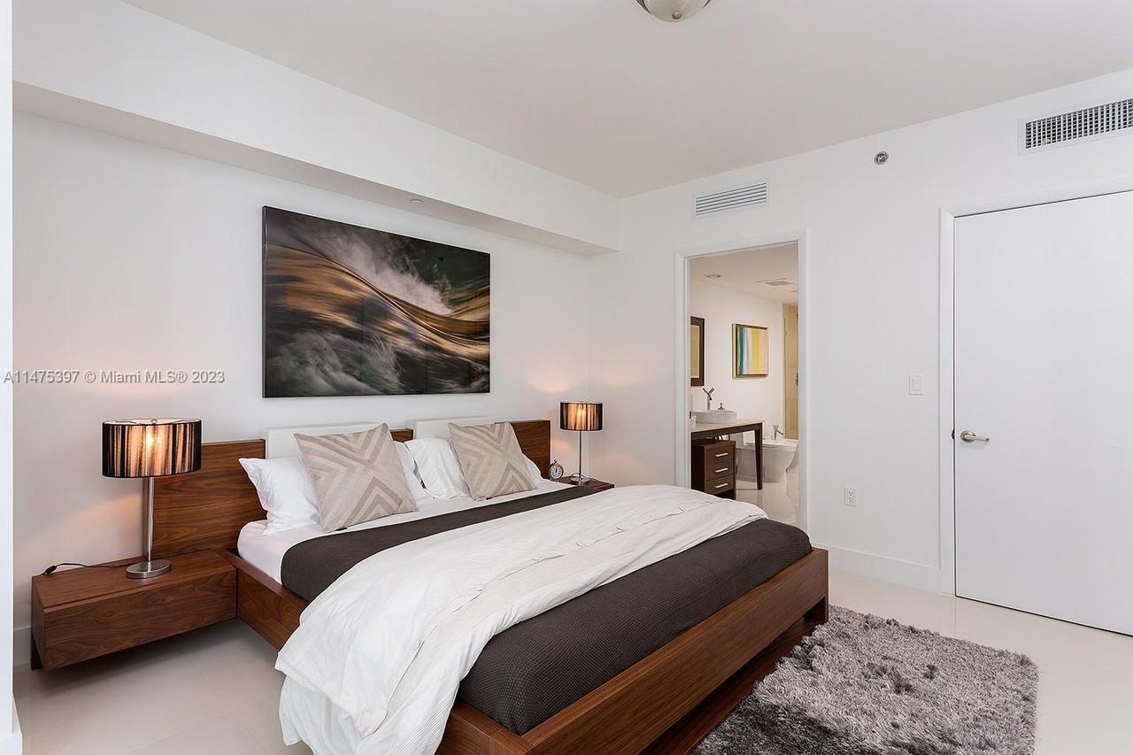 495 Brickell Ave - Photo 3 of 8