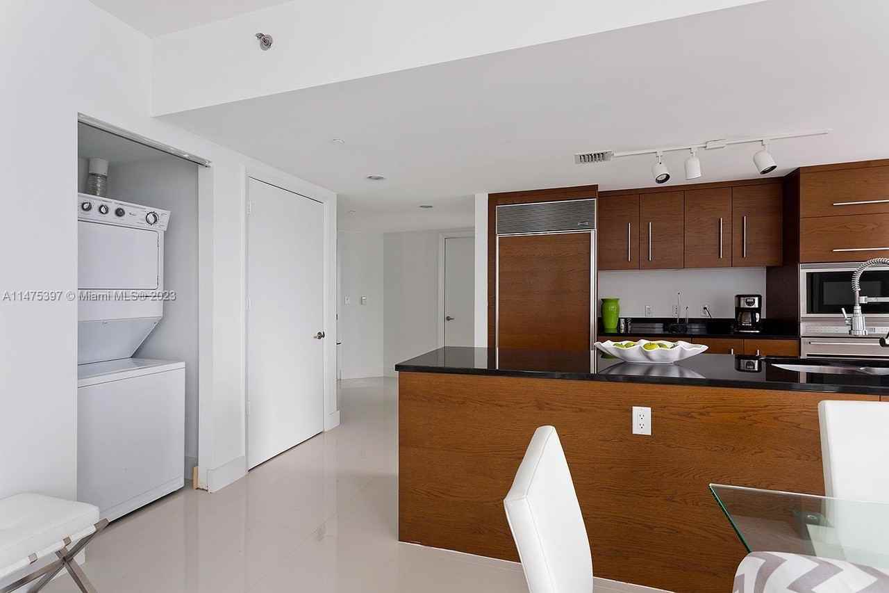 495 Brickell Ave - Photo 4 of 8