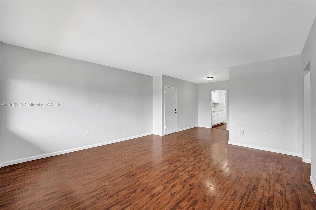 2250 Bay Dr - Photo 2 of 8