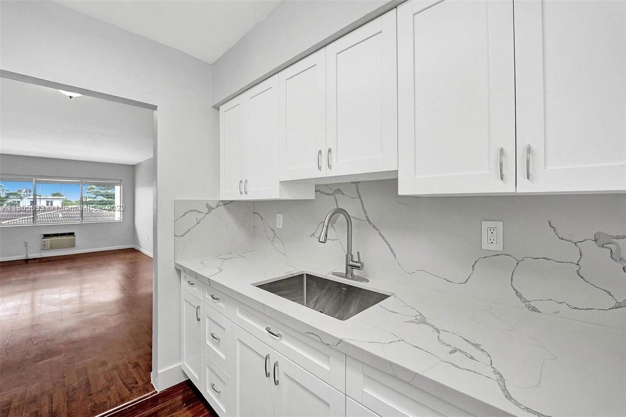 2250 Bay Dr - Photo 3 of 8